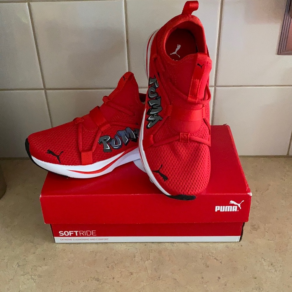 New boys puma size 5 1/2